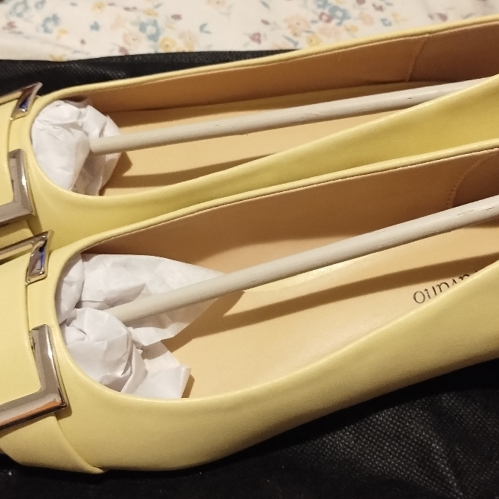 C. Paravano Yellow square Toe Buckle Ornament chunky heel. Size 39 (nwot) - Picture 4 of 7